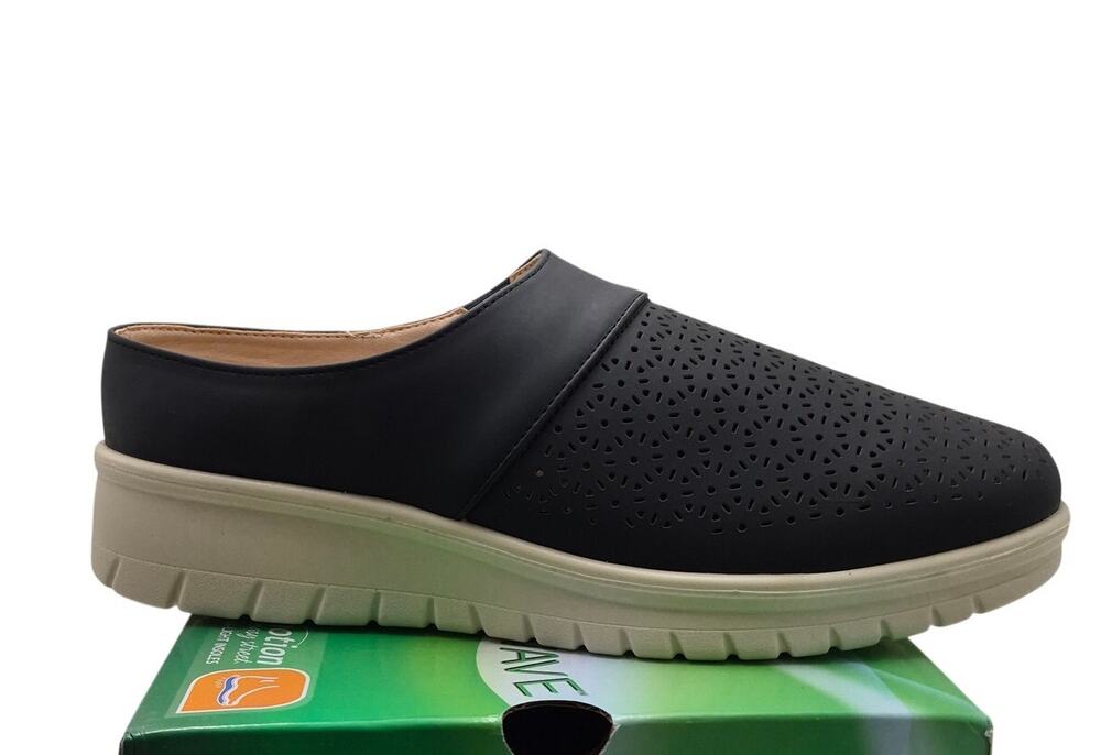 NEW Easy Street Aretha Black Laser Cut Perforated Comfort Wave Slip On Mule 9.5W